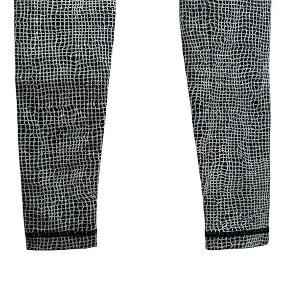 Lululemon Black White Stretch Compression Leggings Pocket 2 - Picture 5 of 11